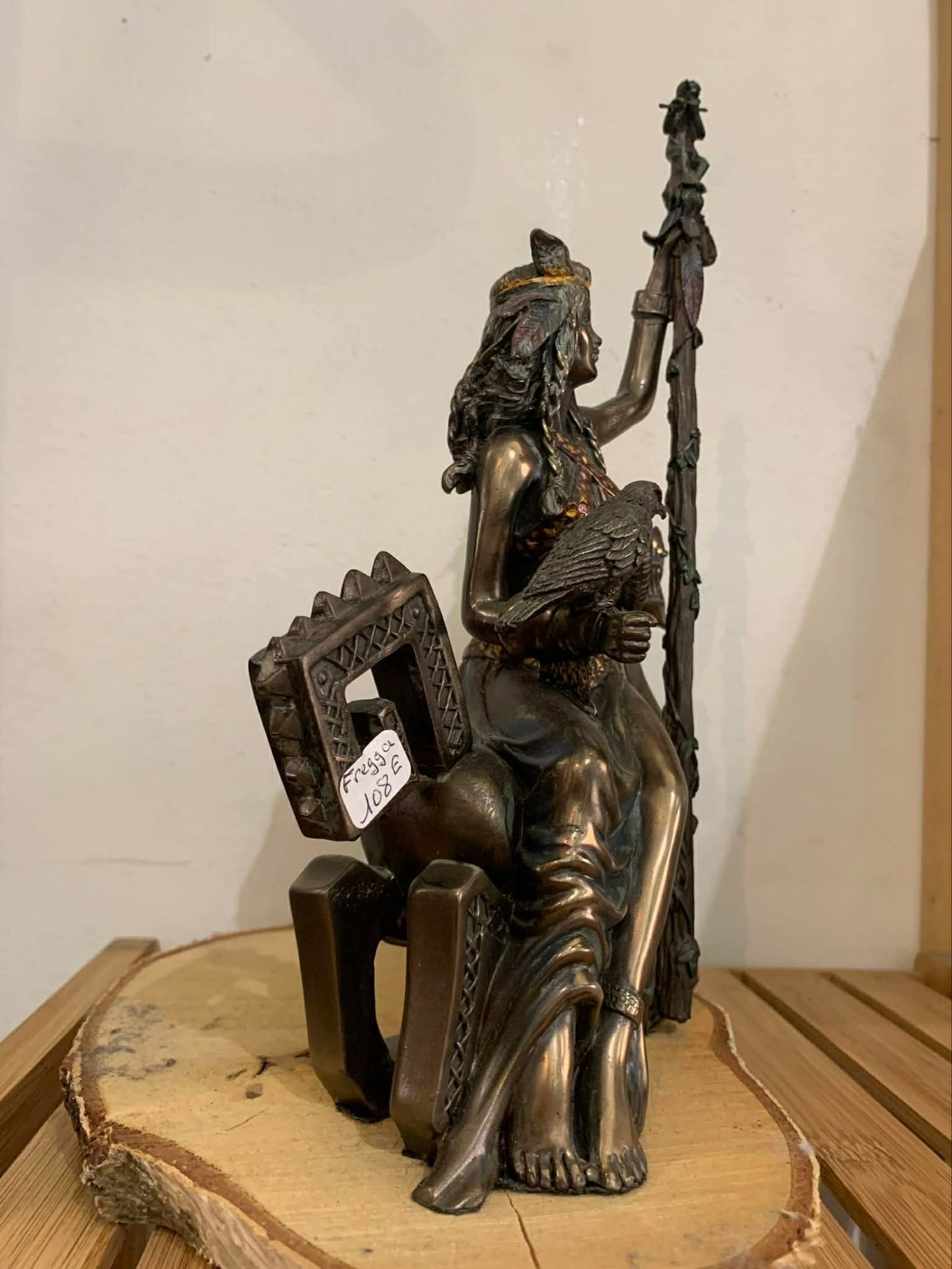 Statue de Frigga / Freyja
