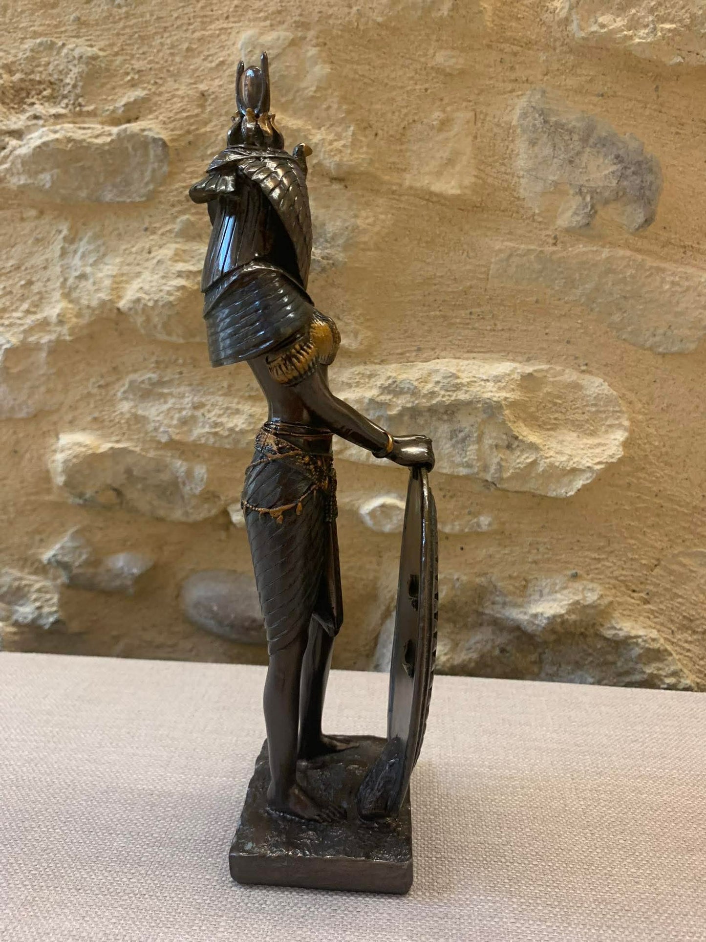 Statue de la déesse Isis