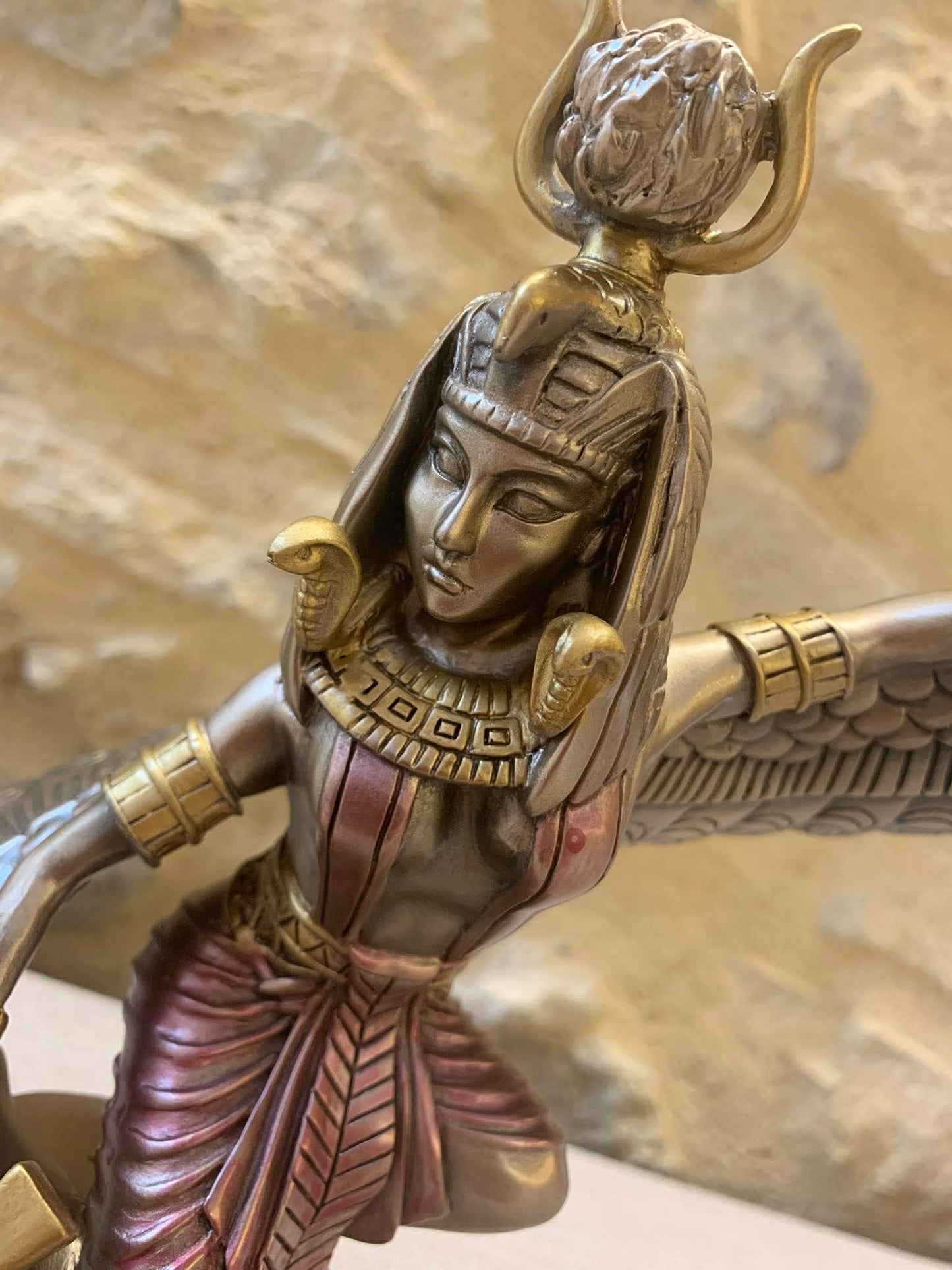 Statue de la déesse Isis