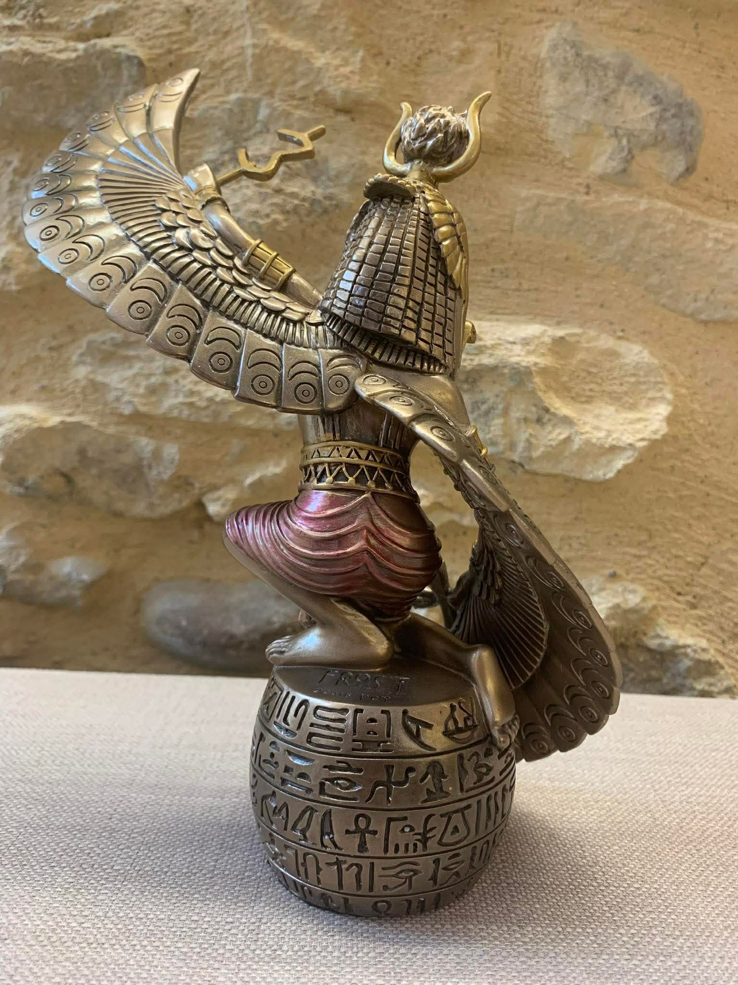 Statue de la déesse Isis