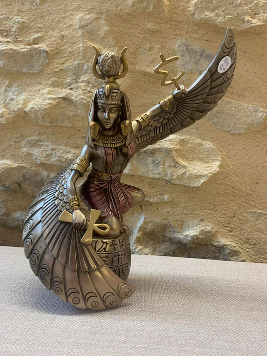 Statue de la déesse Isis
