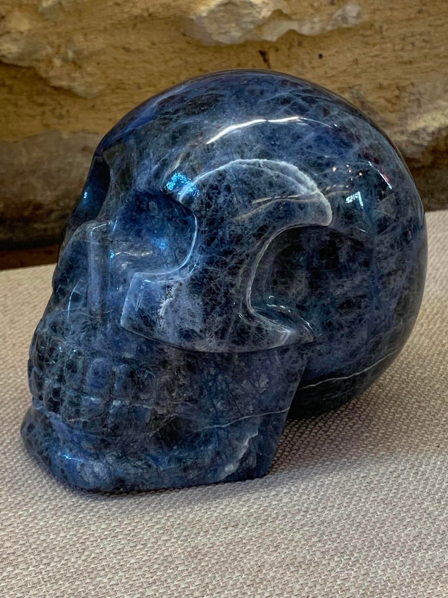 Crâne de cristal en sodalite