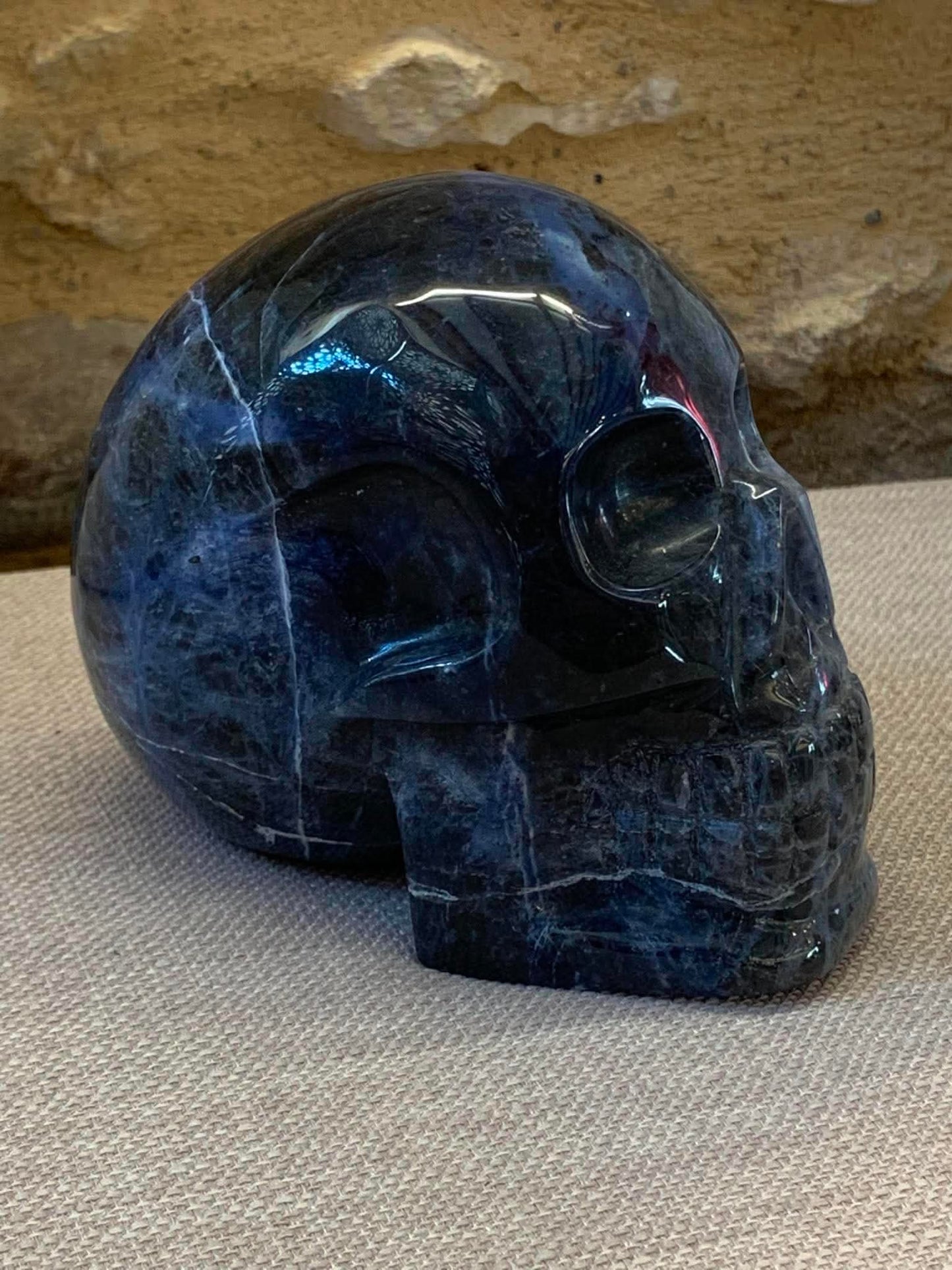Crâne de cristal en sodalite
