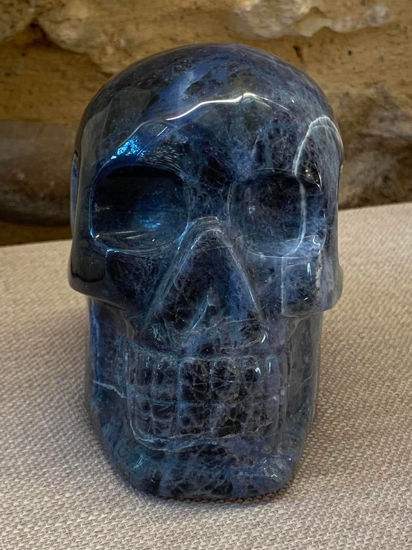 Crâne de cristal en sodalite