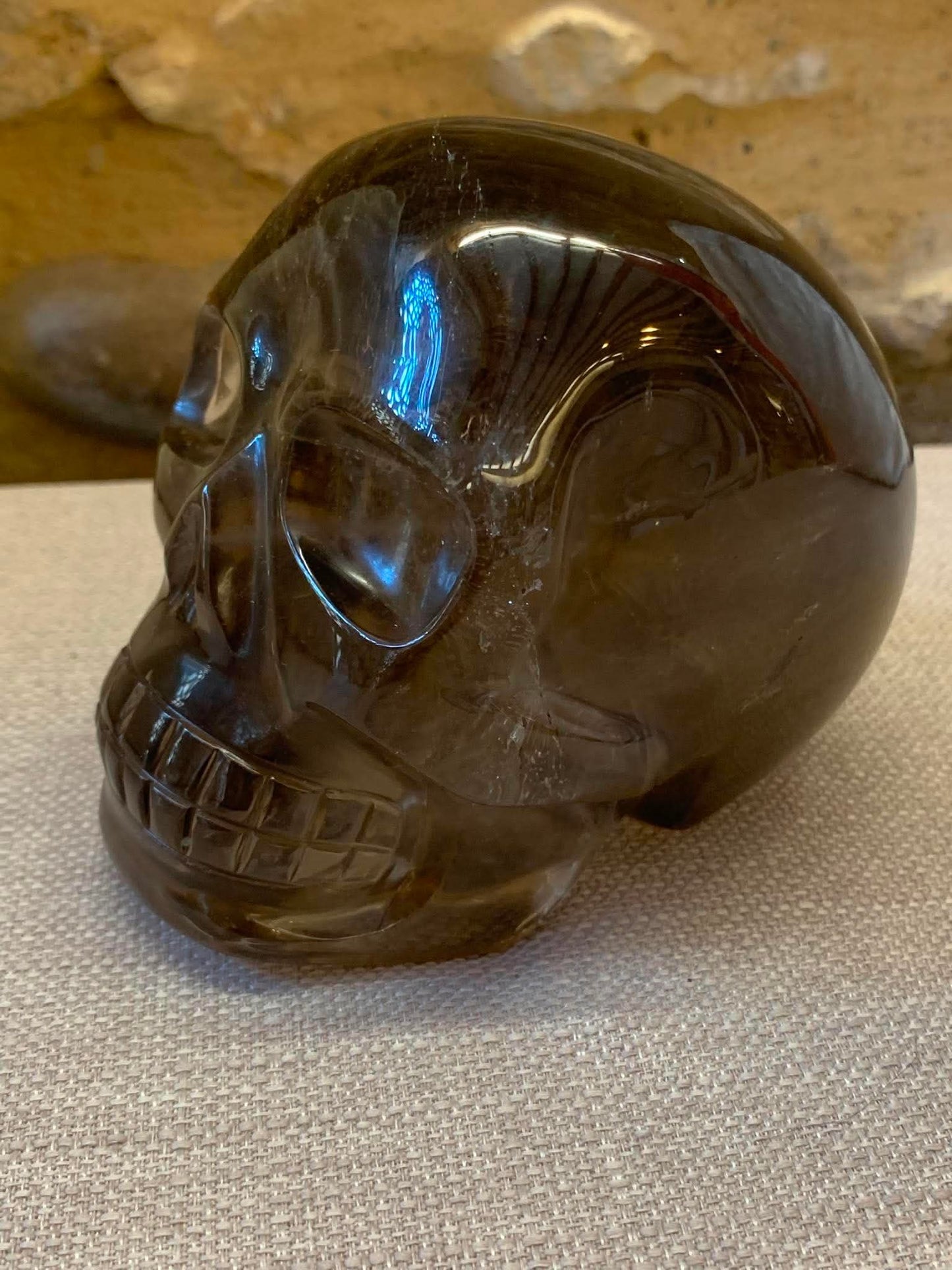 Crâne de cristal en quartz fumé
