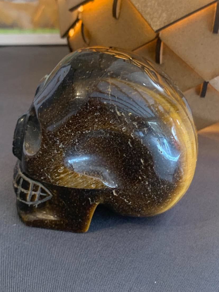 Crâne de cristal en œil de tigre