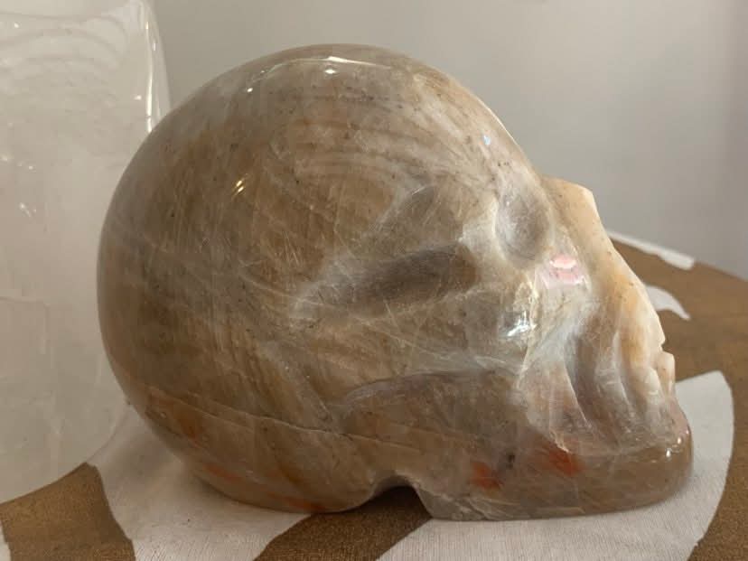 Crâne de cristal en calcite satin