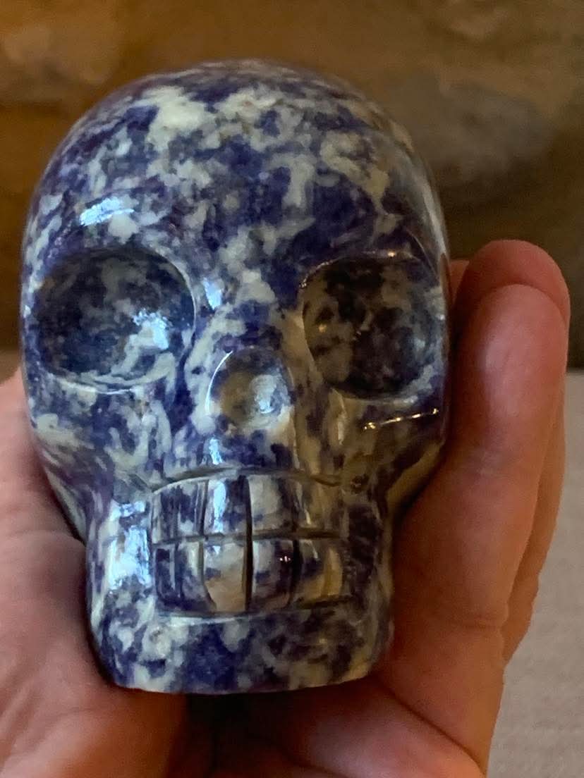 Crâne de cristal en sodalite