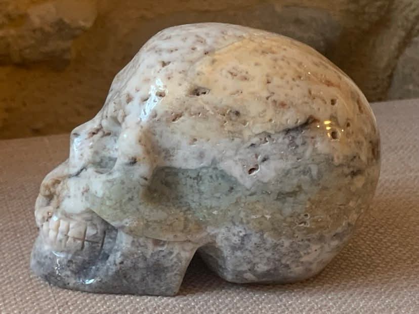 Crâne de cristal en agate blanche