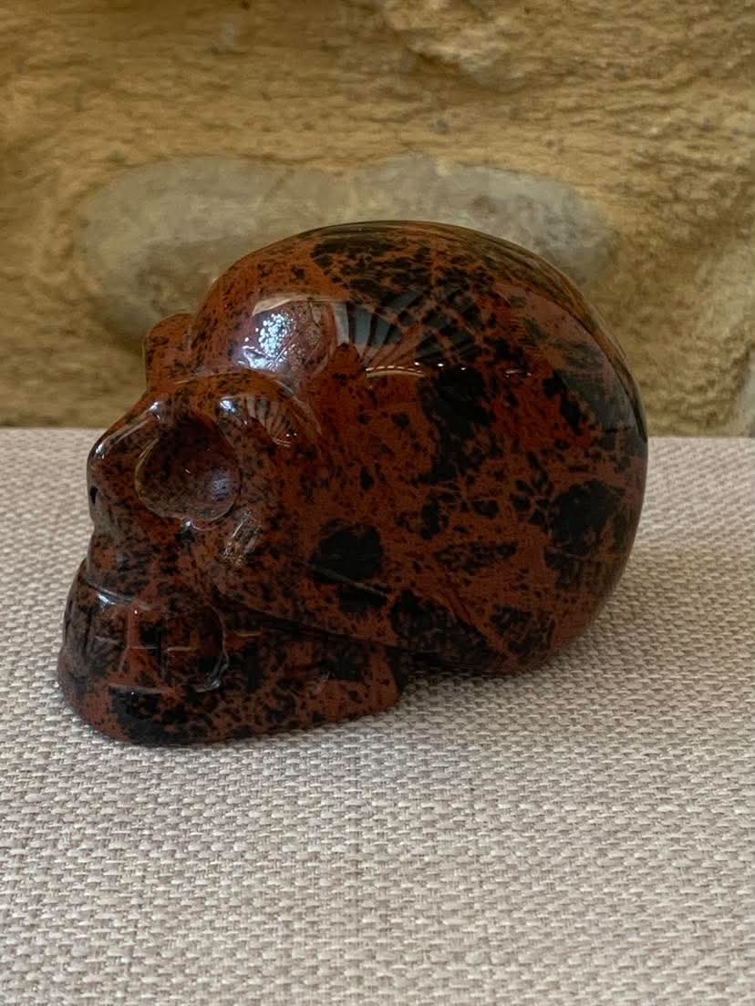 Crâne de cristal en obsidienne acajou
