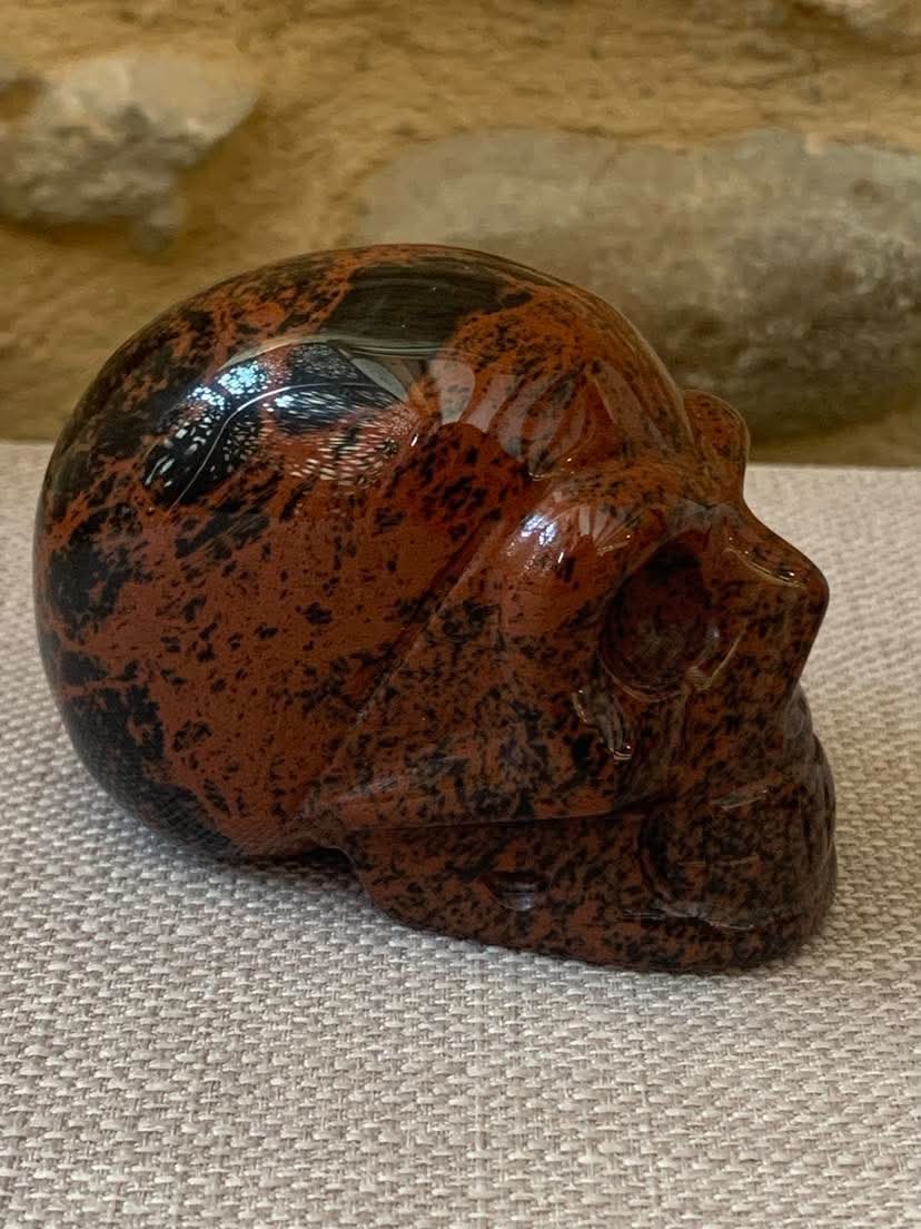 Crâne de cristal en obsidienne acajou
