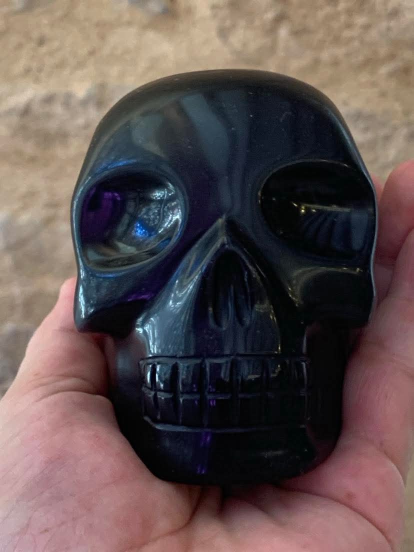 Crâne de cristal en obsidienne noire