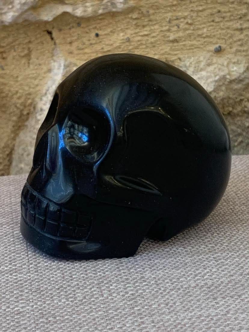 Crâne de cristal en obsidienne noire