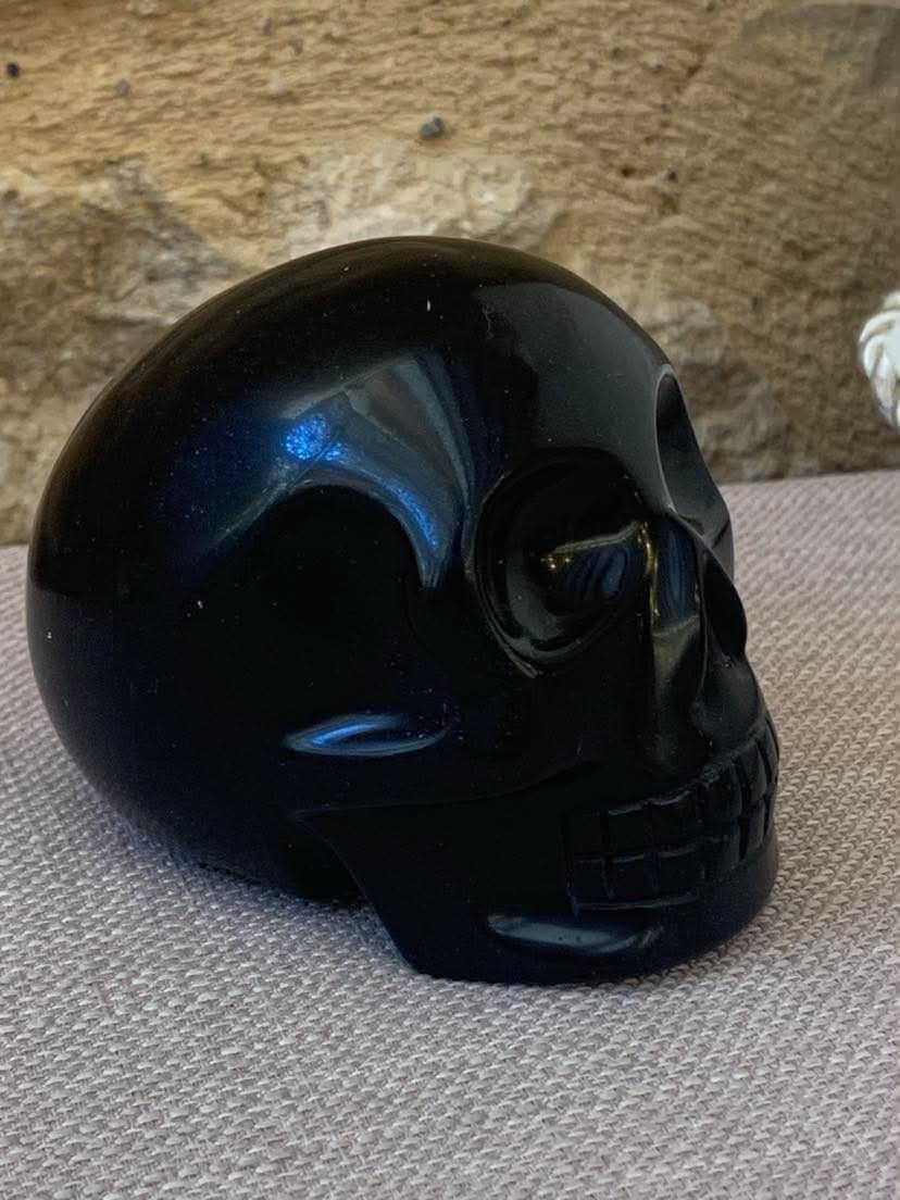 Crâne de cristal en obsidienne noire