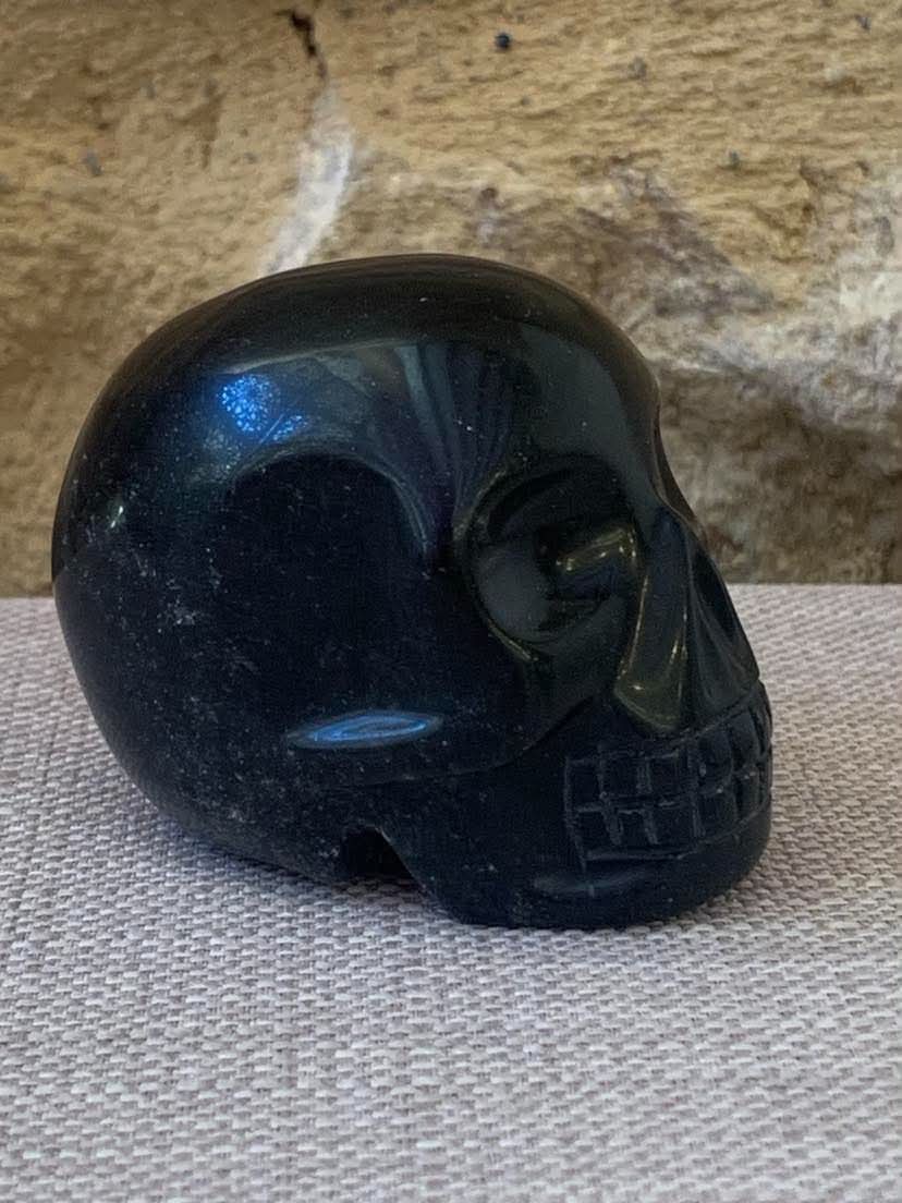 Crâne de cristal en obsidienne noire