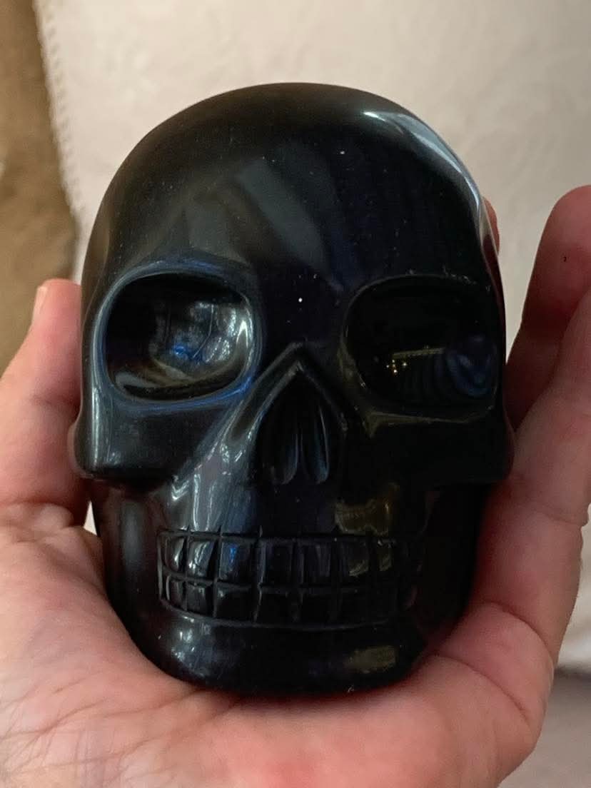 Crâne de cristal en obsidienne noire