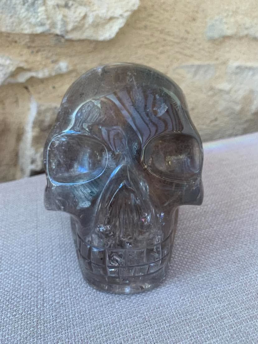 Crâne de cristal en quartz fumé