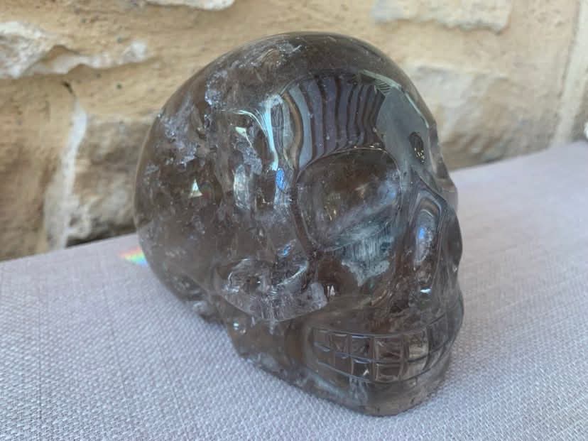 Crâne de cristal en quartz fumé