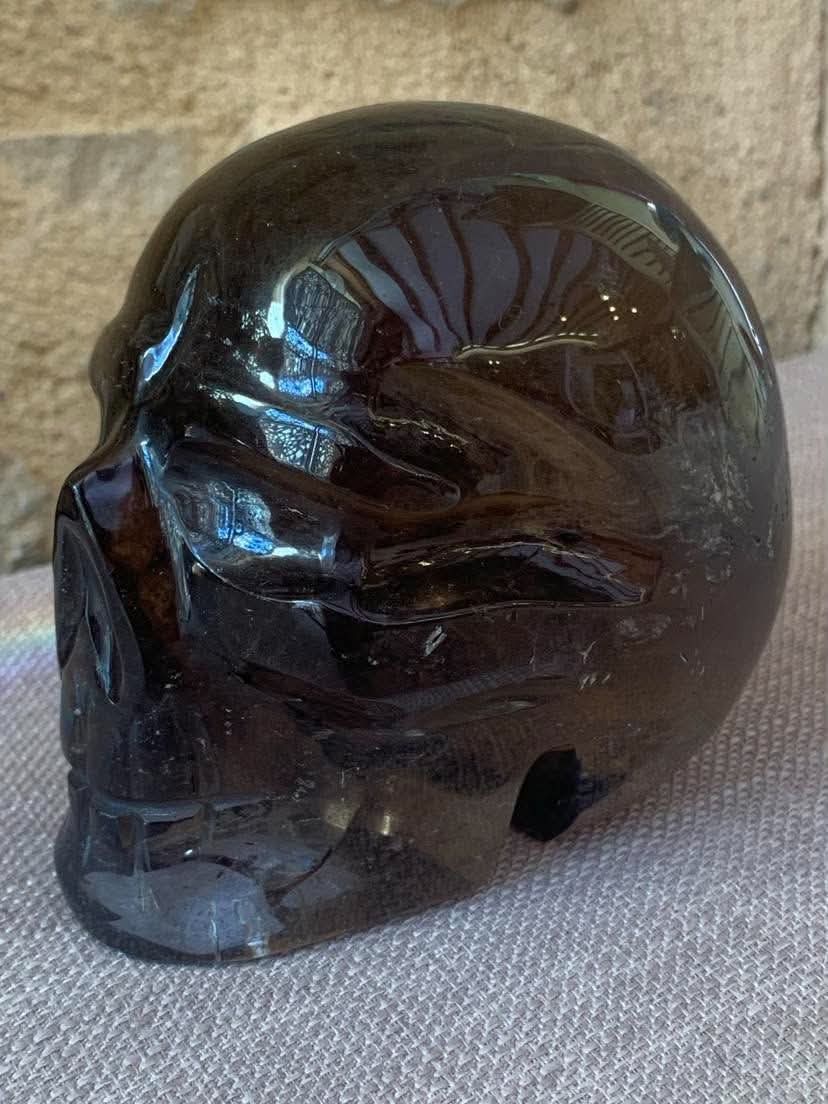 Crâne de cristal en quartz fumé