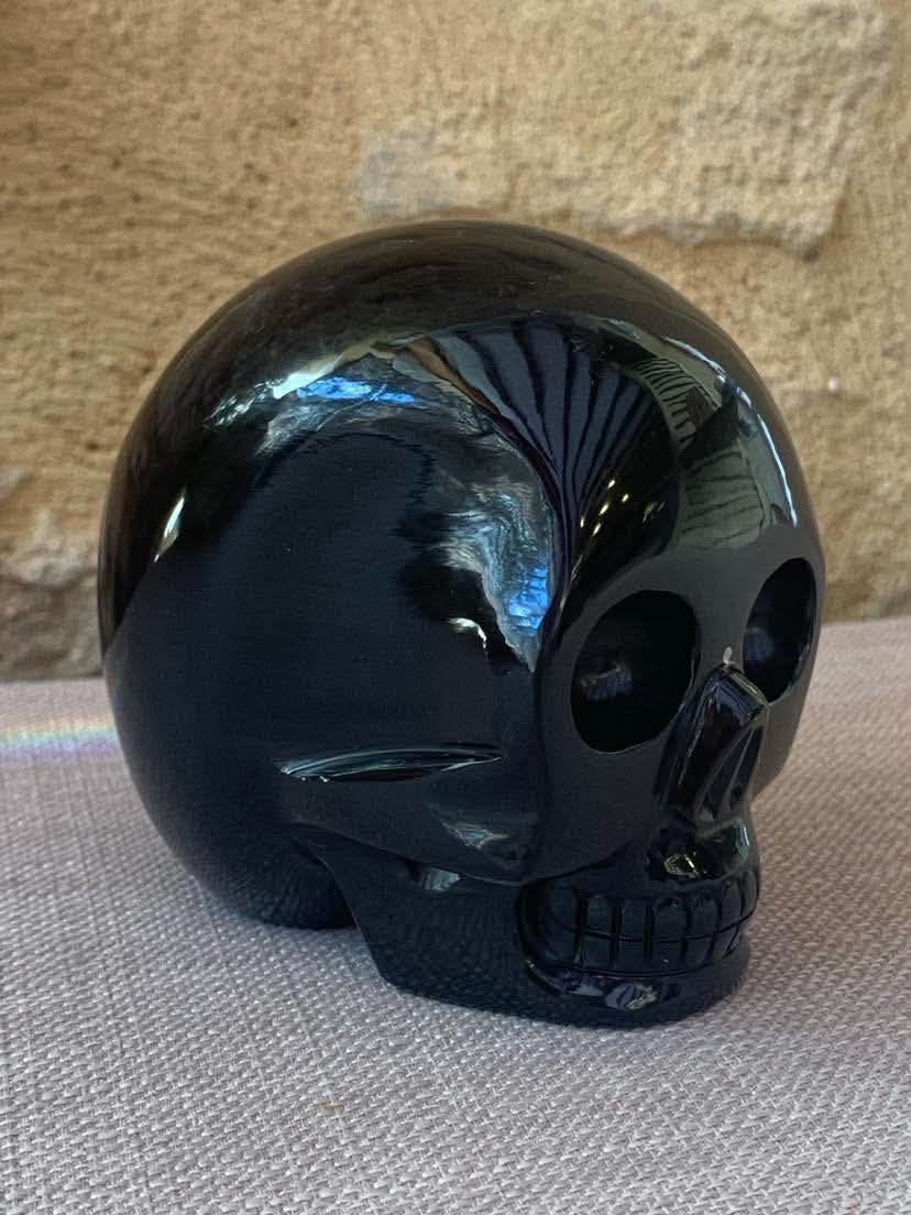 Crâne de cristal en obsidienne noire