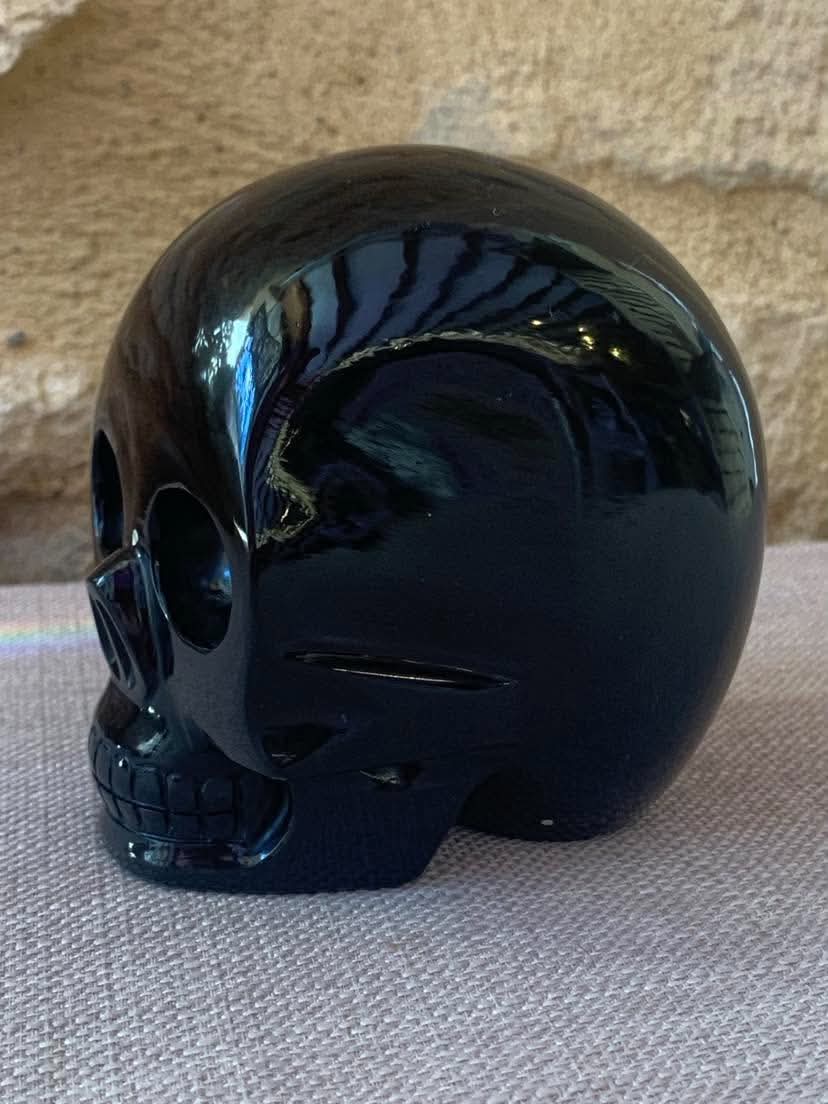 Crâne de cristal en obsidienne noire