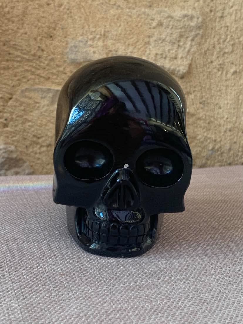 Crâne de cristal en obsidienne noire