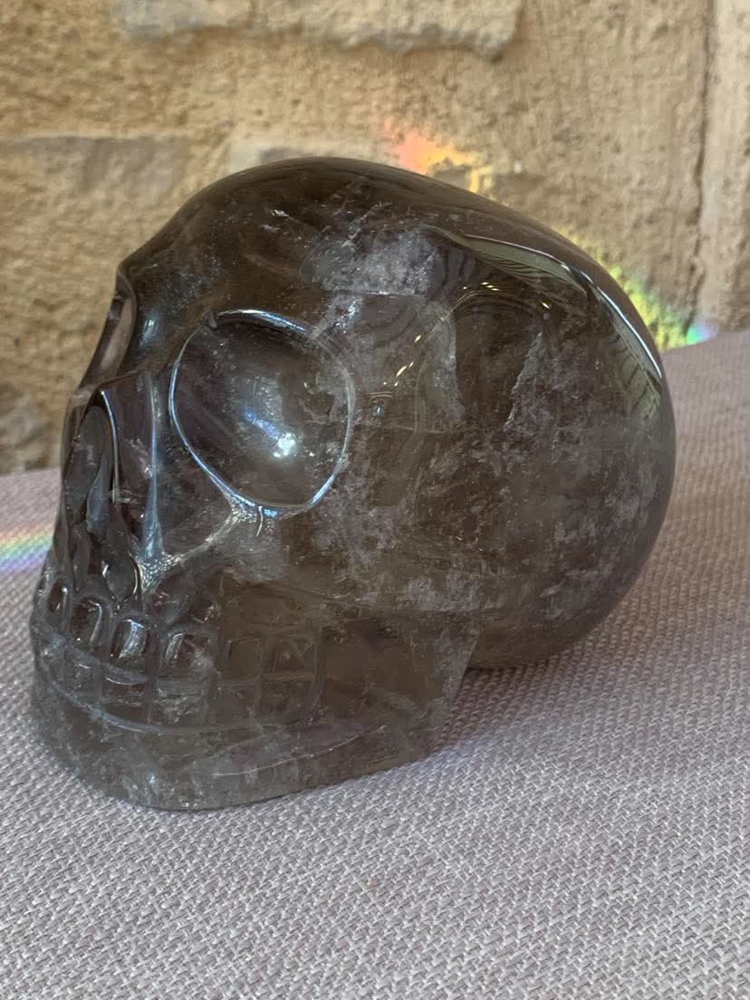 Crâne de cristal en quartz fumé