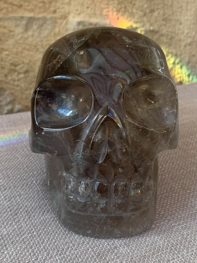 Crâne de cristal en quartz fumé