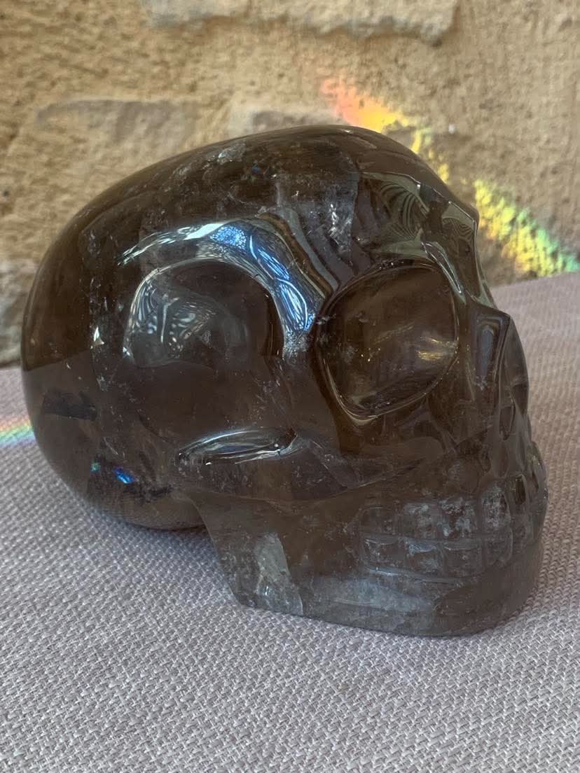 Crâne de cristal en quartz fumé