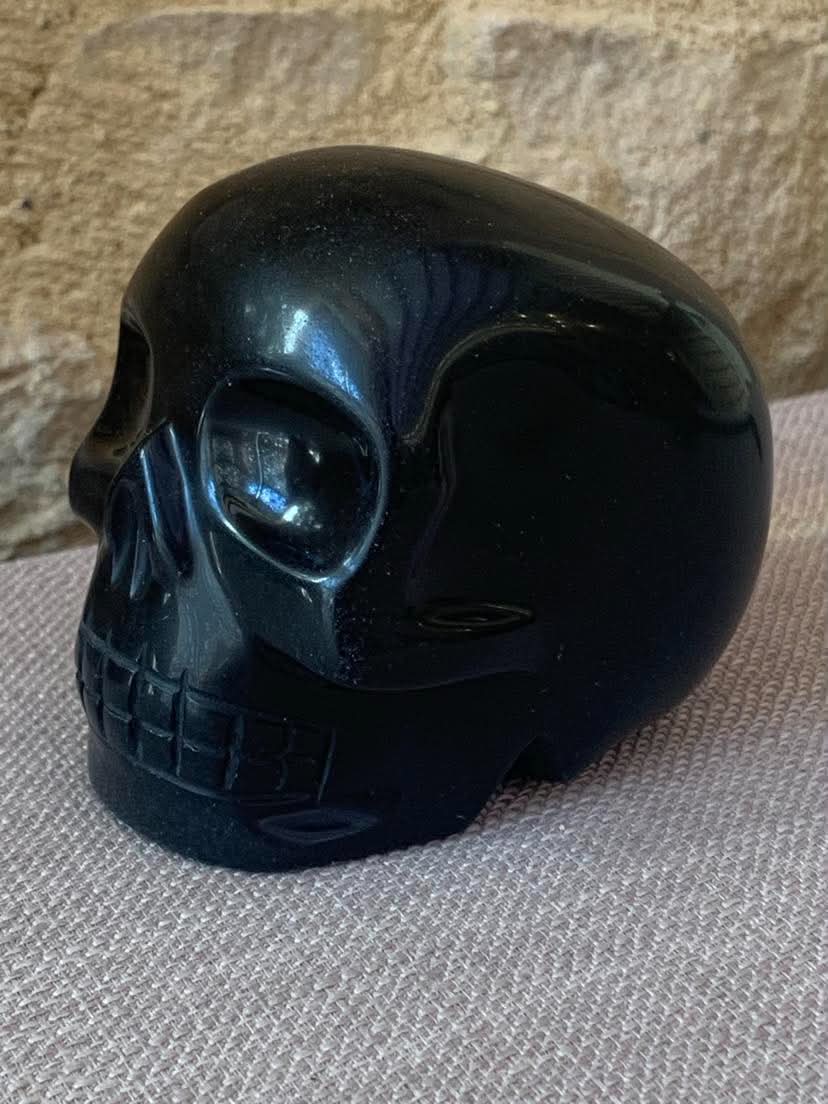 Crâne de cristal en obsidienne noire