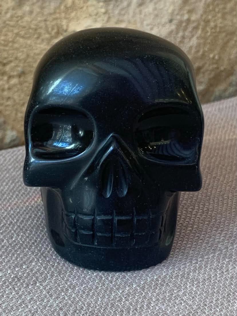 Crâne de cristal en obsidienne noire