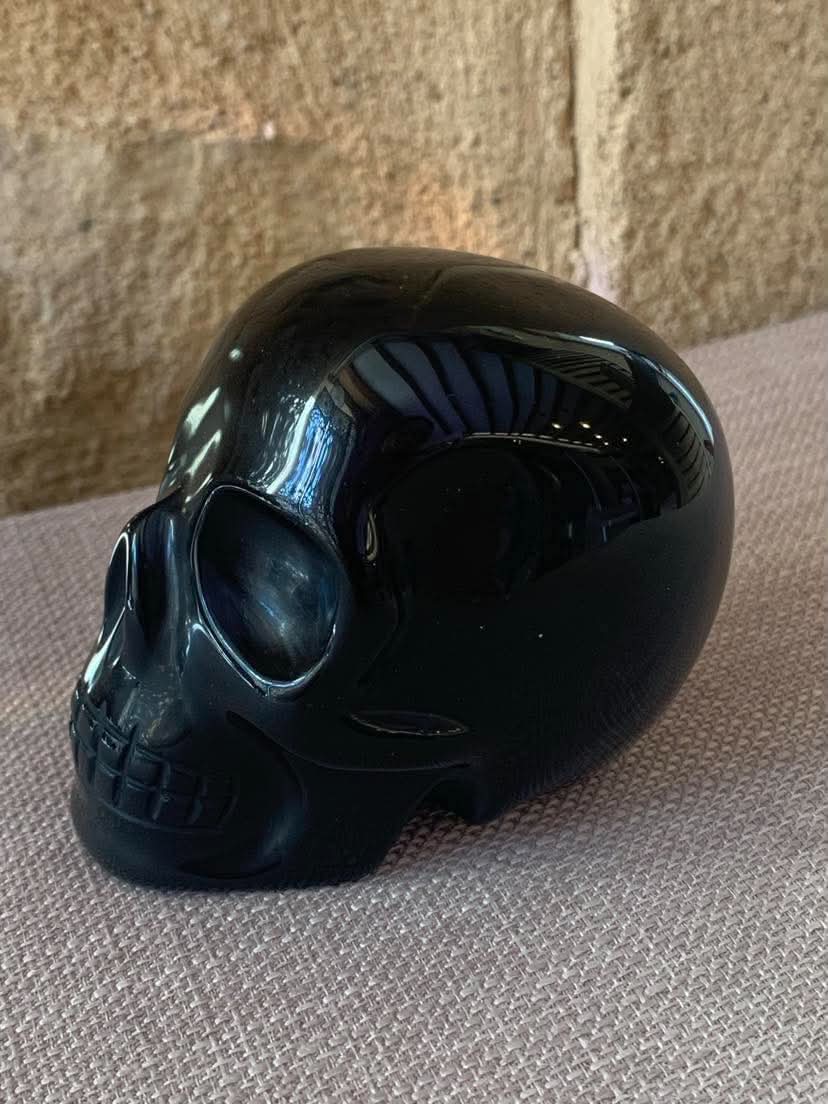 Crâne de cristal en obsidienne noire