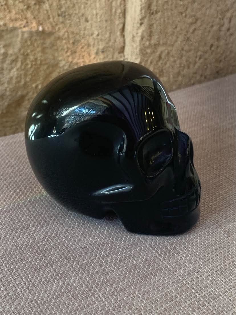 Crâne de cristal en obsidienne noire