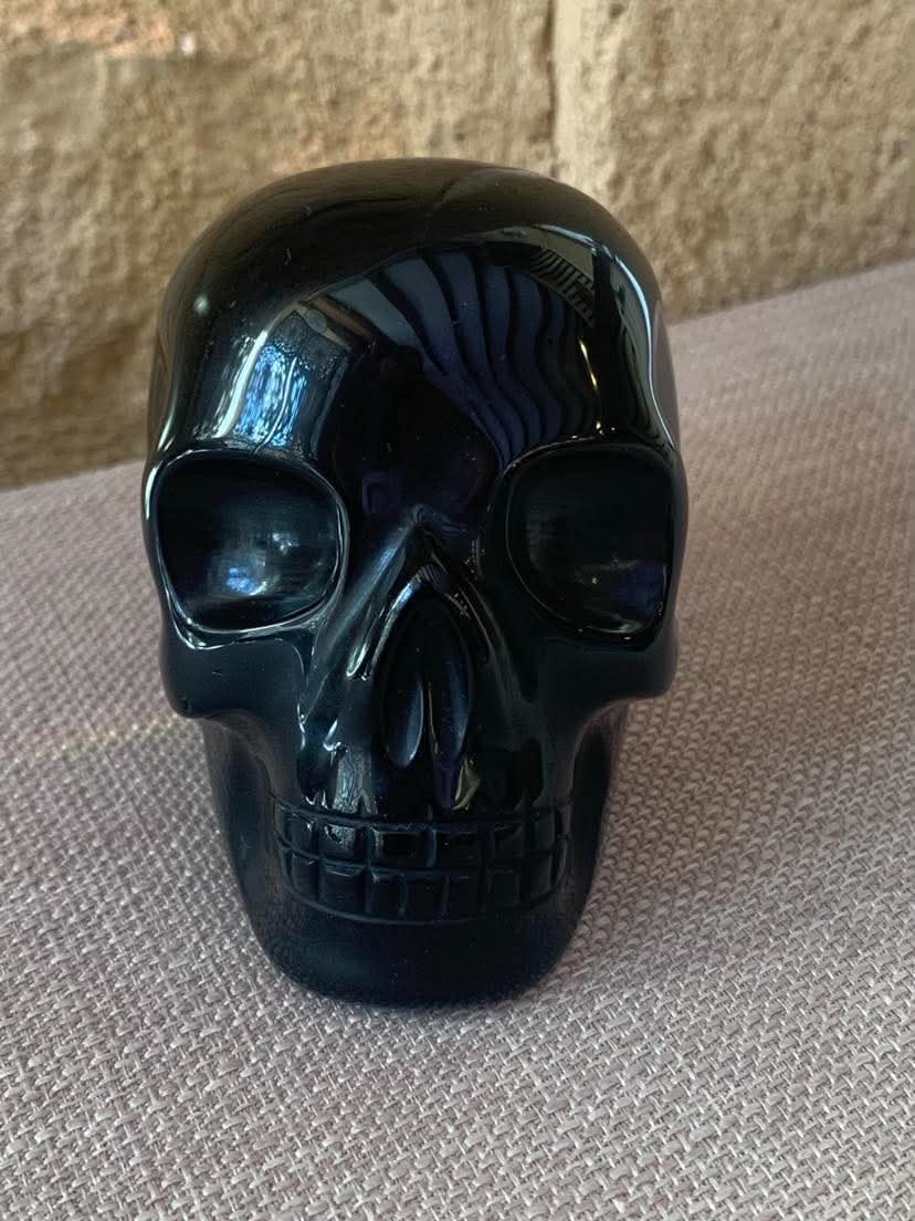Crâne de cristal en obsidienne noire