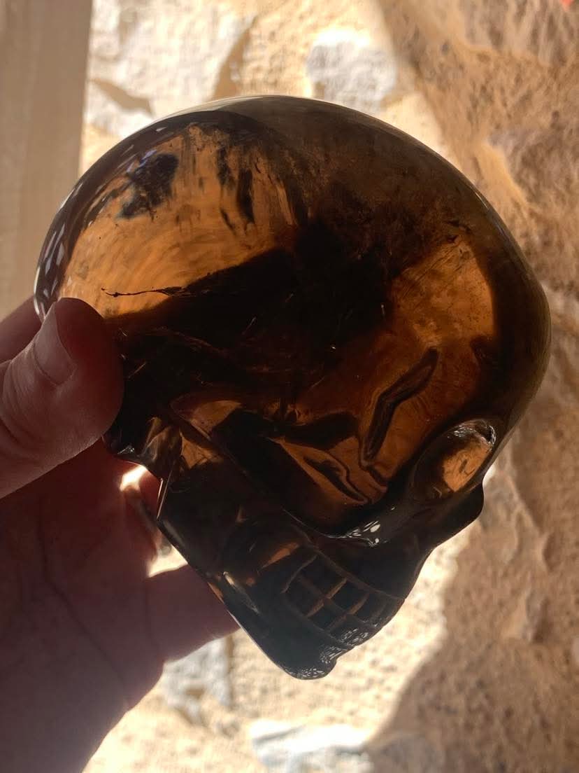 Crâne de cristal en quartz fumé