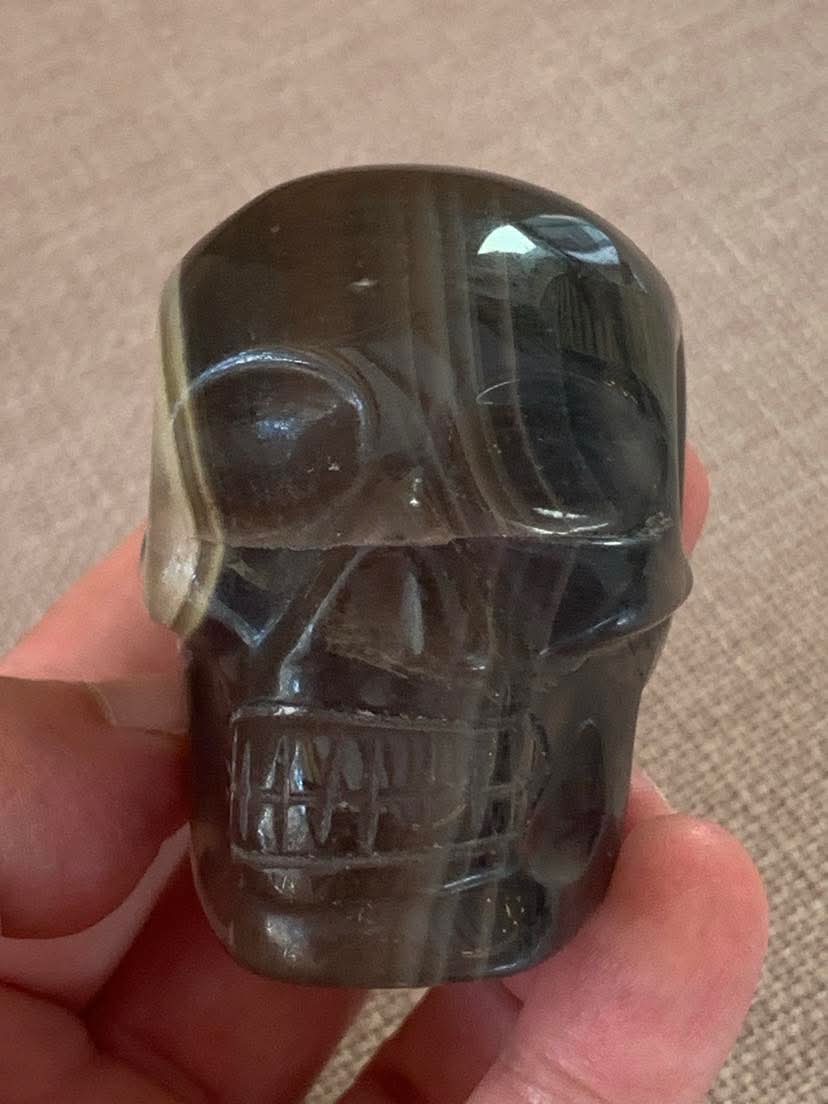 Crâne de cristal en agate rubanée
