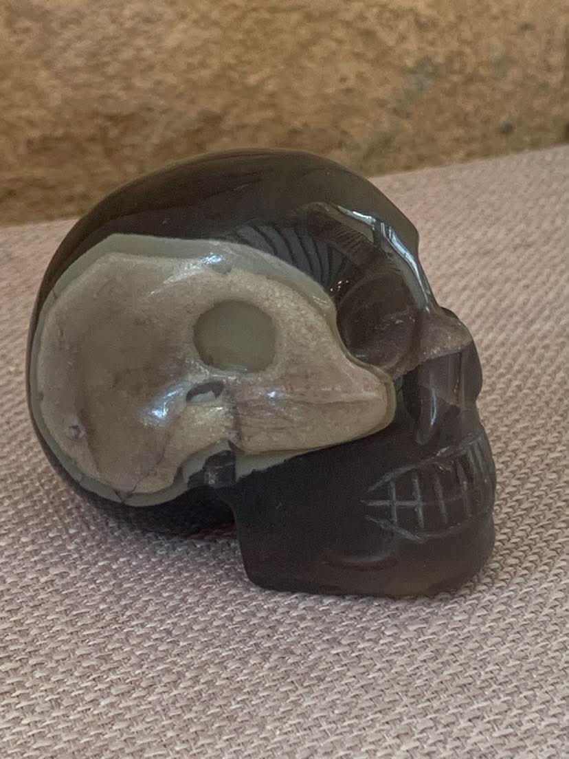 Crâne de cristal en agate rubanée