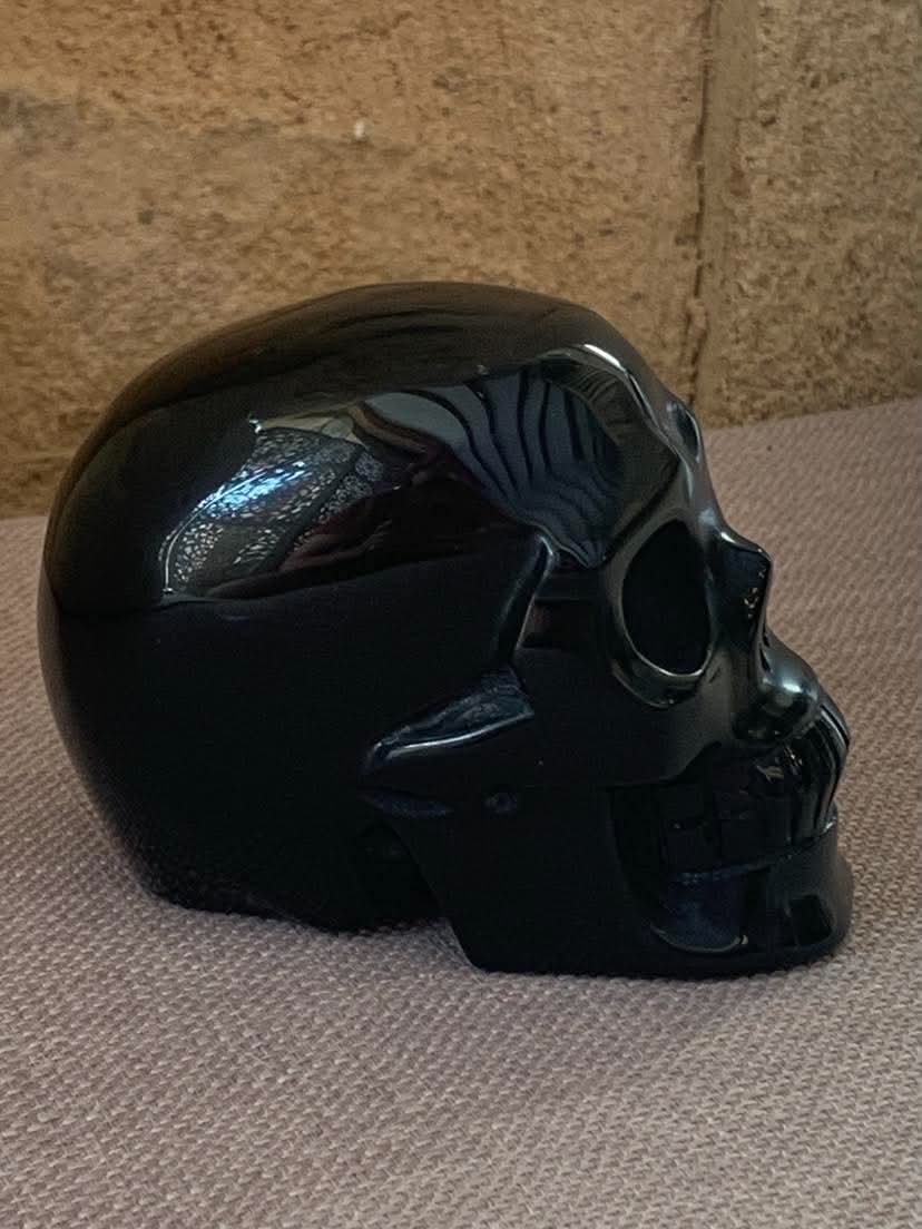 Crâne de cristal en obsidienne noire