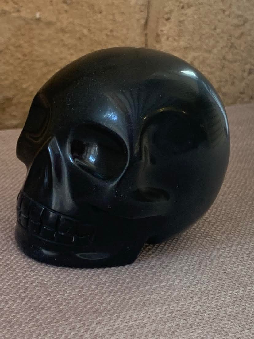 Crâne de cristal en obsidienne noire