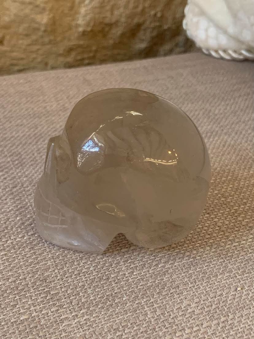 Crâne de cristal en quartz fumé