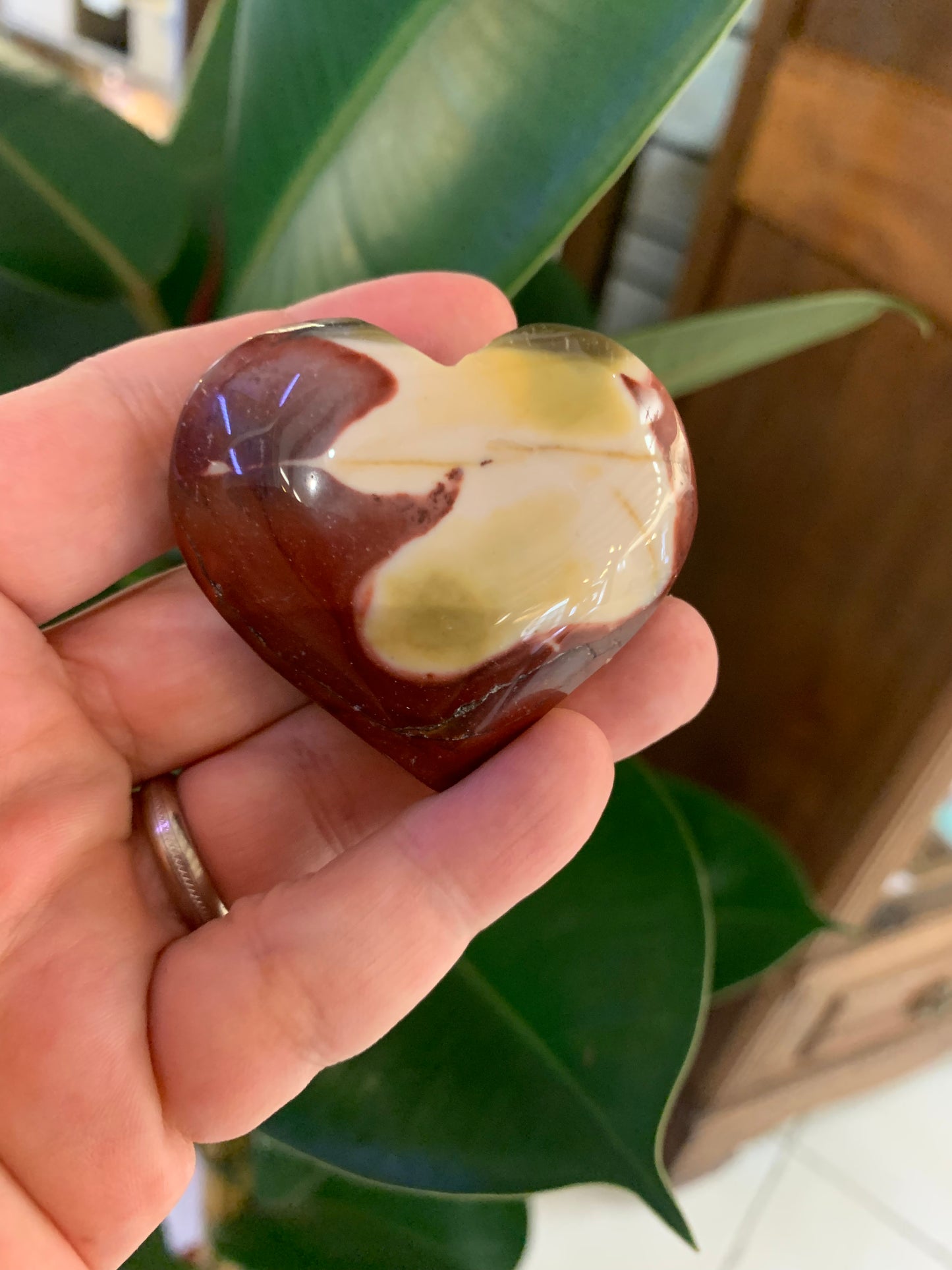 Crane de cristal en mookaite avec son cœur + encens