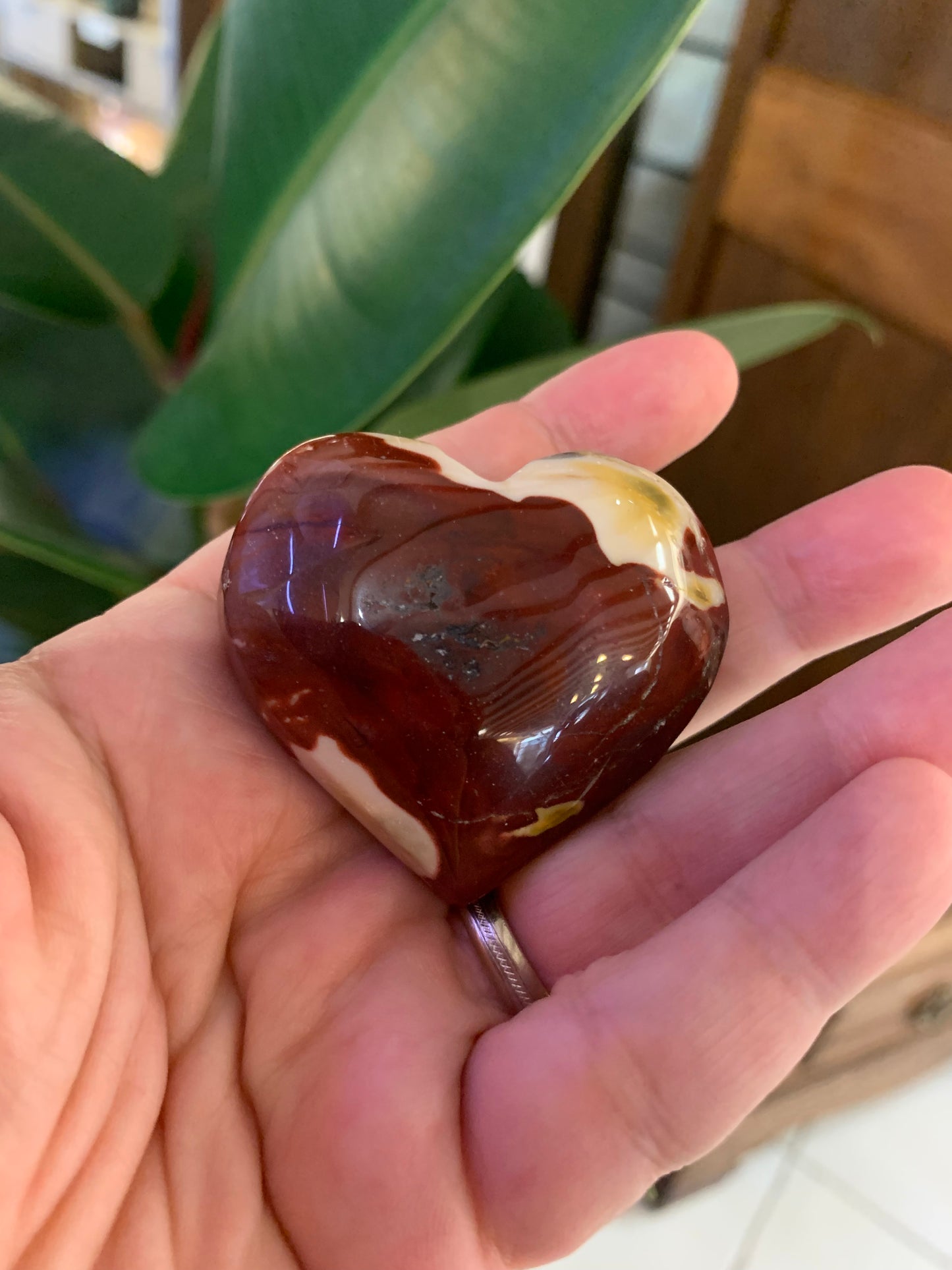 Crane de cristal en mookaite avec son cœur + encens