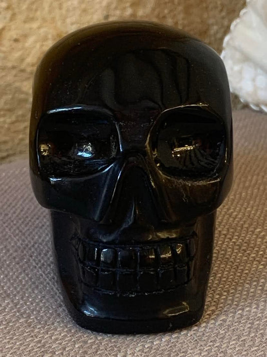 Crâne de cristal en obsidienne noire