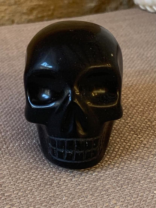 Crâne de cristal en obsidienne noire