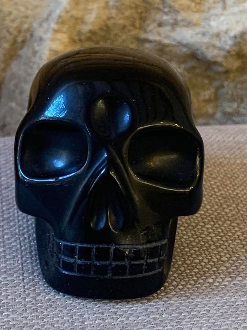 Crâne de cristal en obsidienne noire