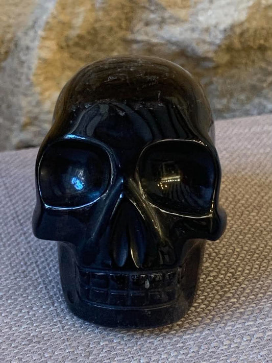 Crâne de cristal en quartz fumé sombre