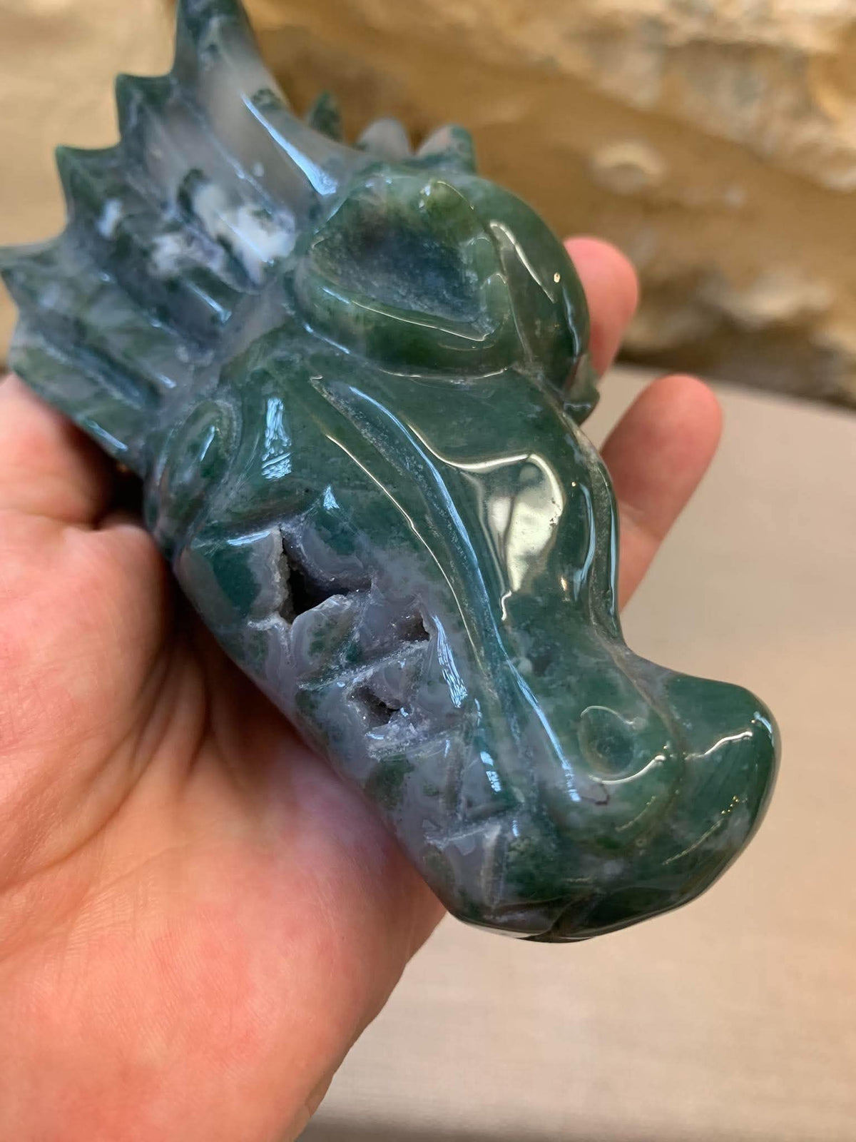 Crâne de dragon en agate mousse