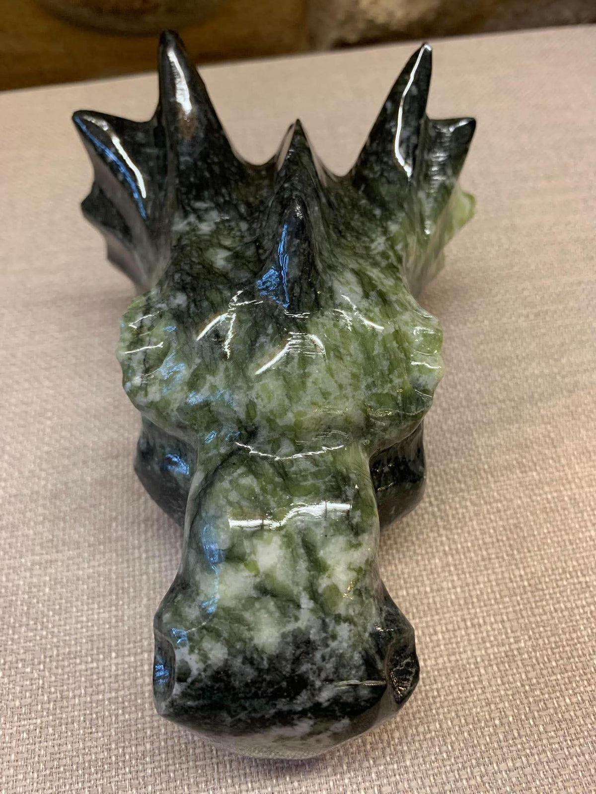 Crâne de dragon en jade vert. ☺️ « prix mini »