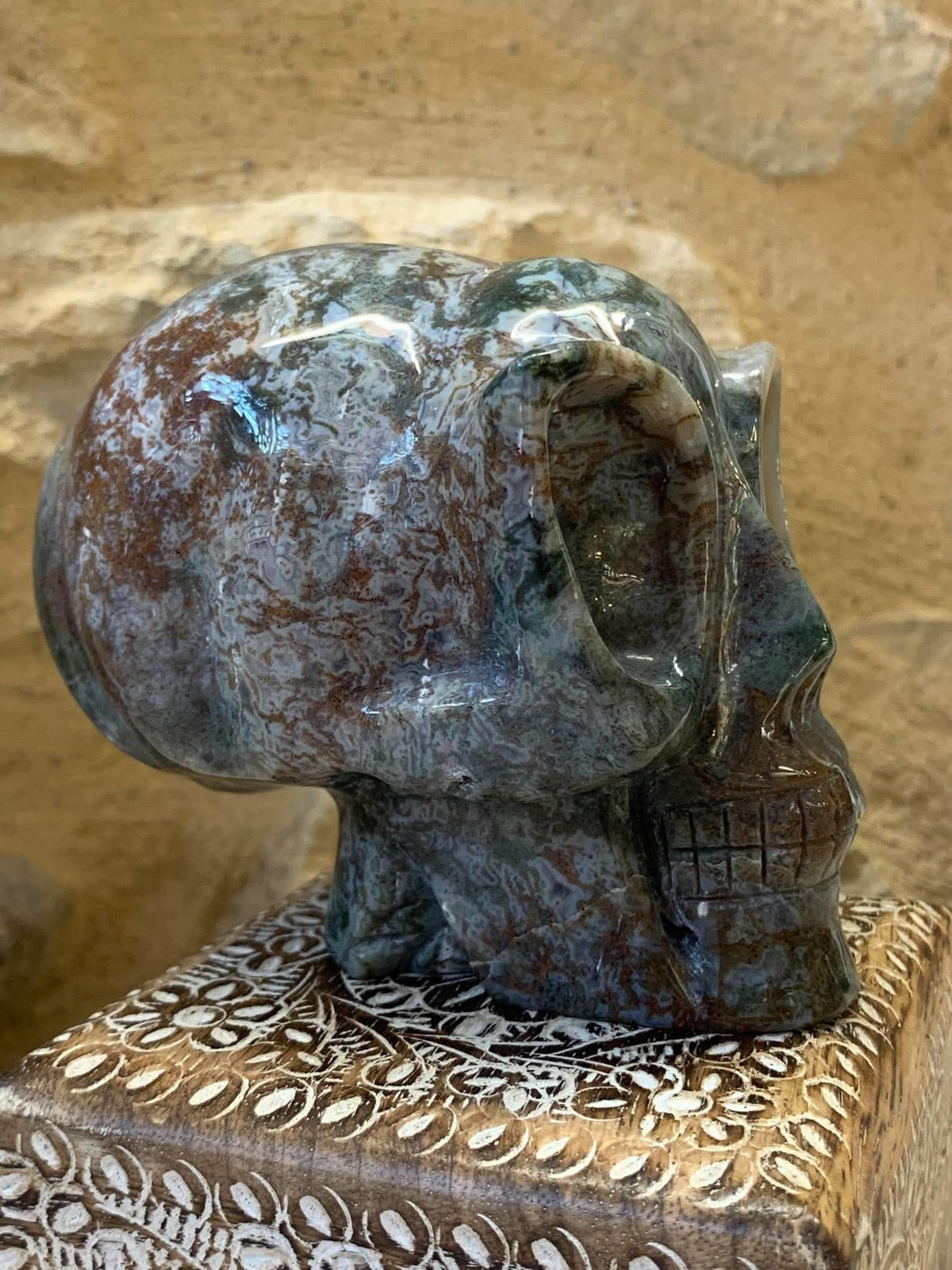 Crâne galactique en jaspe océan