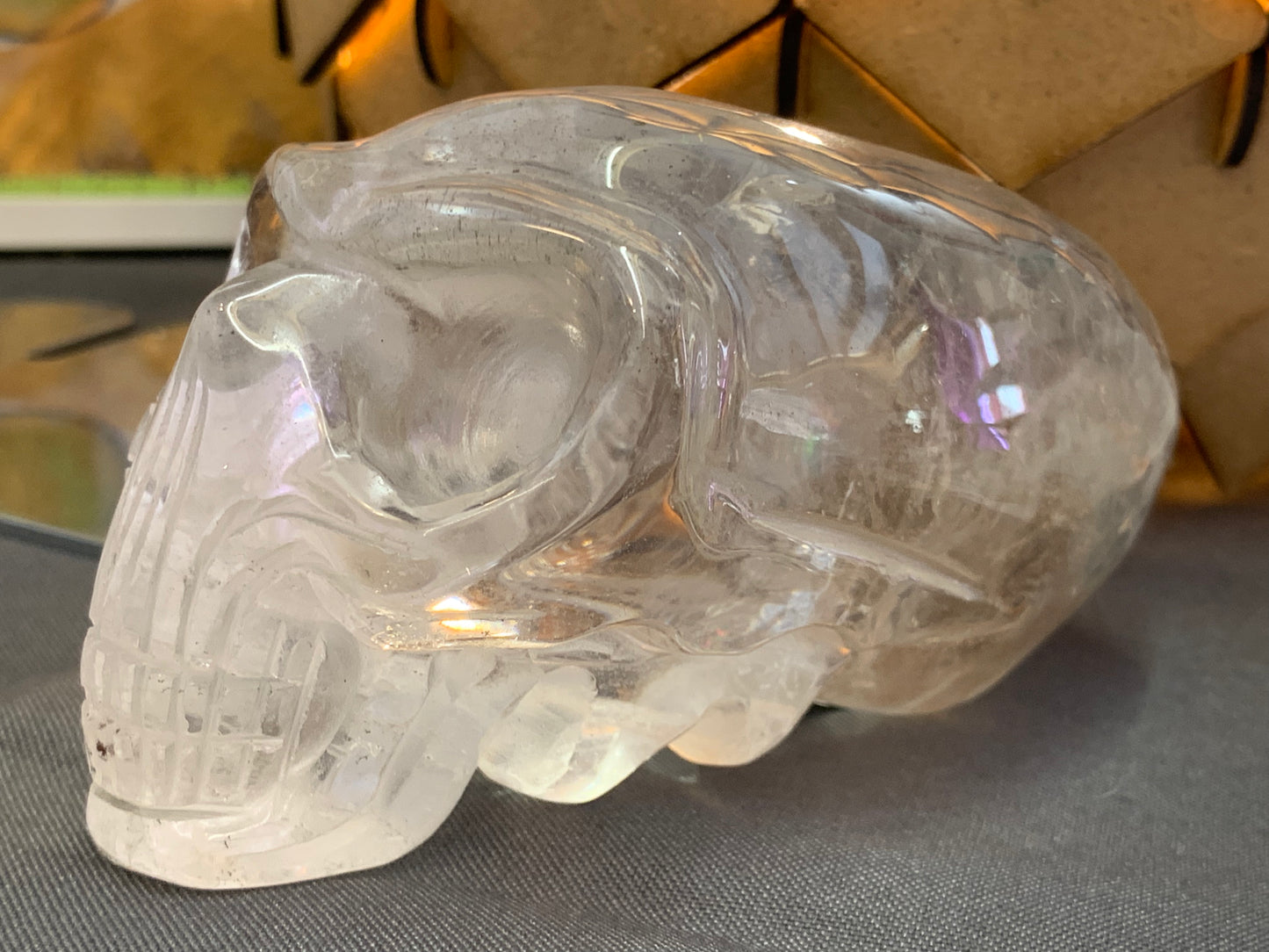 Crâne voyageur en cristal et inclusions de chlorite